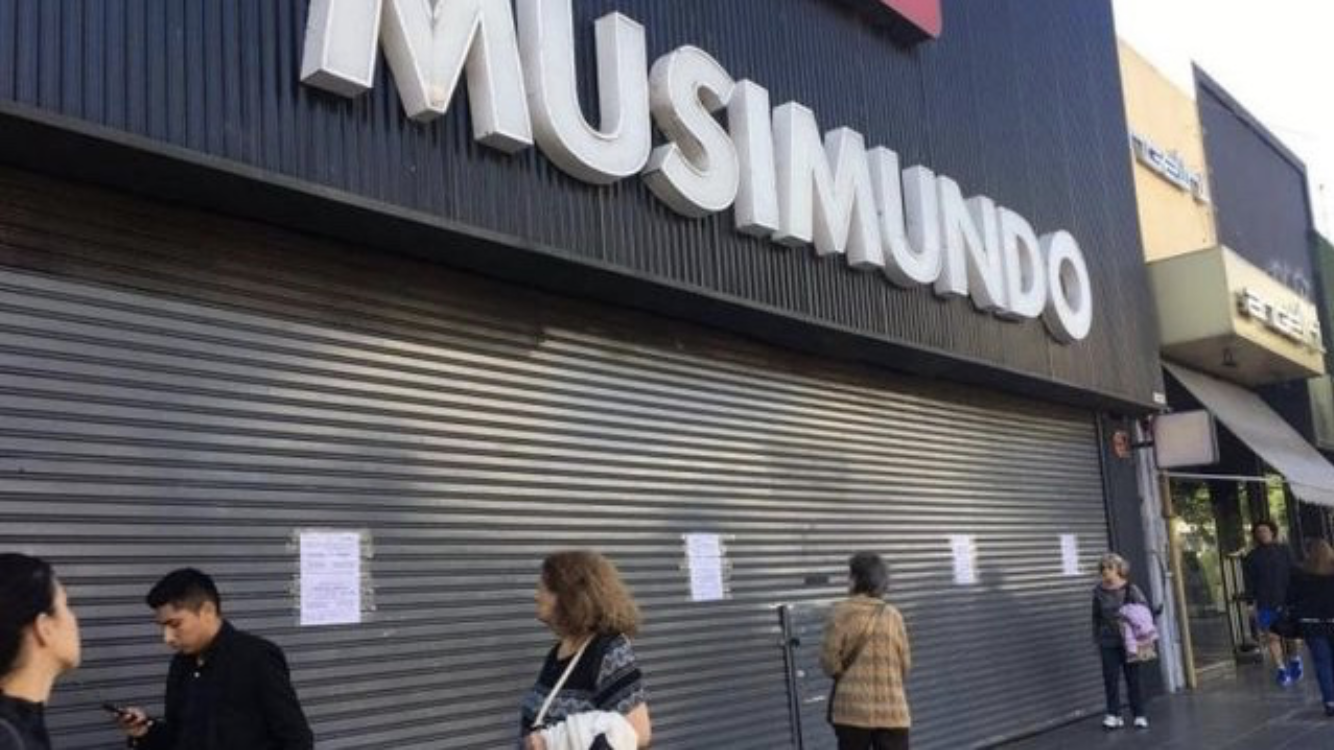 El viernes pasado, la sucursal de Musimundo ubicada en la avenida Cabildo entre Sucre y Pampa, en el barrio de Belgrano, bajó sus persianas.